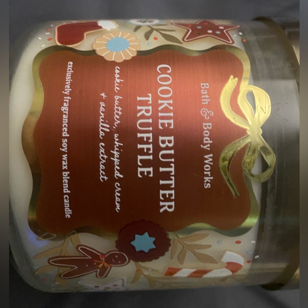 Bath & Body Works Cookie Butter Truffle Candle - Red and Cream